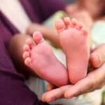 सड़क अवरूद्ध, प्रसूता ने दिया वाहन में ही बेटे को जन्म