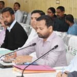 डीएम बोले सीएम हेल्पलाइन की शिकायतों का हो त्वरित निस्तारण