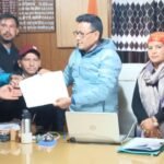 प्रभावितों की चेतावनीः पांच दिनों में हो मांग पूरी, नहीं तो एनटीपीसी पर करेंगे तालाबंदी