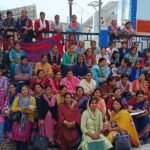 मांगों को आंगनबाड़ी कार्यकत्रियों का अनिश्चितकालीन धरना