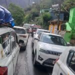 कर्णप्रयाग में जाम से यात्रियों की बढ़ी परेशानी, हाईवे पर वाहनों की लंबी कतारें