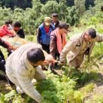 देहरादून से शव लेकर लौट रहे परिवार की गाड़ी खाई में गिरी, तीन की मौत, तीन घायल