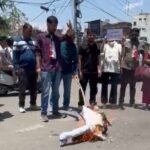 नीट पेपर लीक और सीबीएसई मूल्यांकन विवाद पर उक्रांद का प्रदर्शन, शिक्षा मंत्री का पुतला फूंका