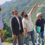 खतरनाक बैंडों का निरीक्षण, लापरवाही पर डीएम ने अधिकारियों को लगायी  फटकार