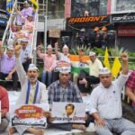 नीट पेपर लीक और छात्रों पर लाठीचार्ज के विरोध में ‘आप’ का घंटाघर पर प्रदर्शन