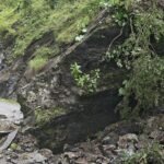 बोल्डर गिरने से निजमुला-बिरही मोटर मार्ग बंद, 12 गांवों का संपर्क कटा