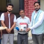 स्वतंत्रता दिवस पर यूकेडी ने वृद्धाश्रम और आश्रम पद्धति में बांटी मिठाई