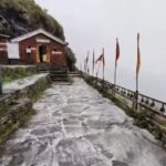 ऊंची चोटियों पर बर्फबारी, निचले इलाकों में बढ़ी ठिठुरन