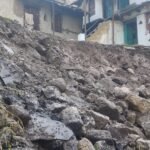 द्रोणागिरी में बारिश का कहर, सात मकान भूस्खलन की जद में
