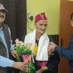 डायट चमोली में गढ़वाली कवि मुरली दीवान सम्मानित